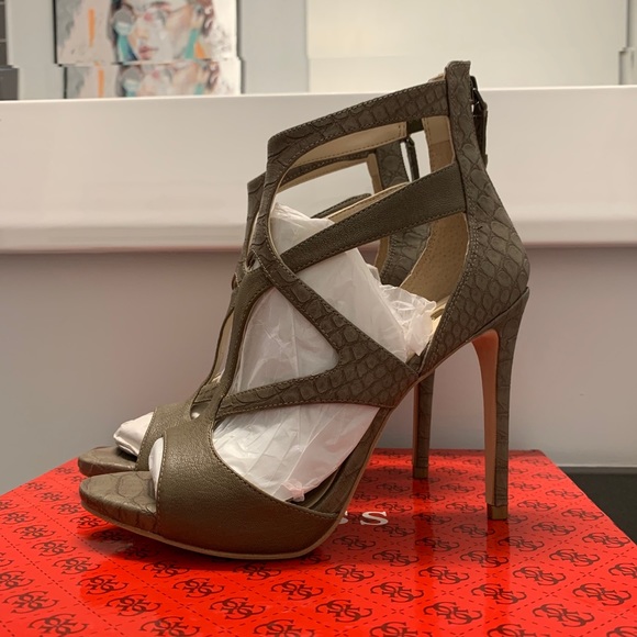 BNIB✨ GUESS Strappy Leather Heels Size 6.5 - Picture 2 of 13